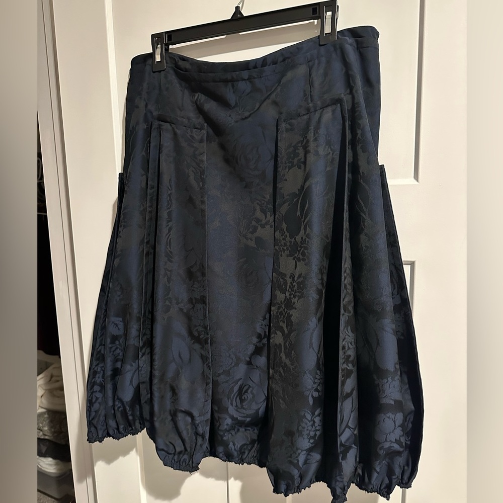 SimplyVera, Vera Wang Skirt. Size 14. Black and Navy Blue, Floral. No Flaws.